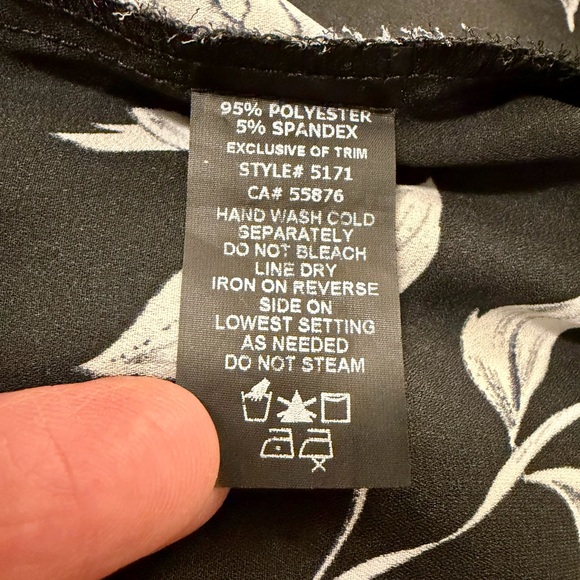 ⭐️ Artizan ($69) by Robin Barré Black & White Blouse With Bell Sleeves - PTP 22 - Picture 5 of 5